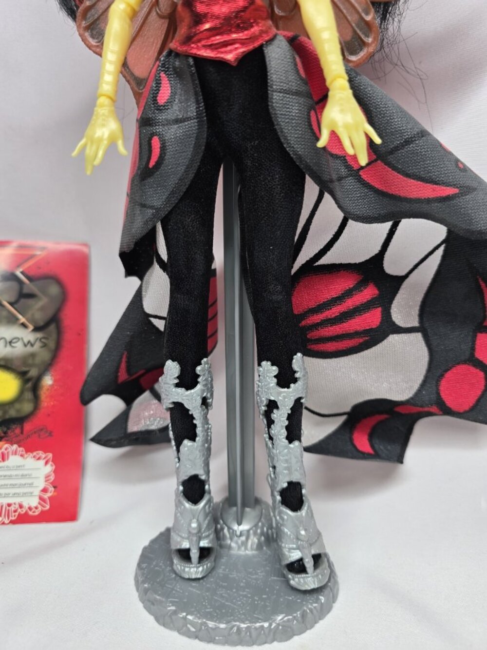 Monster High Boo York Gala Ghoulfriends Luna Mothews Doll With Outfit And More - Picture 4 of 10